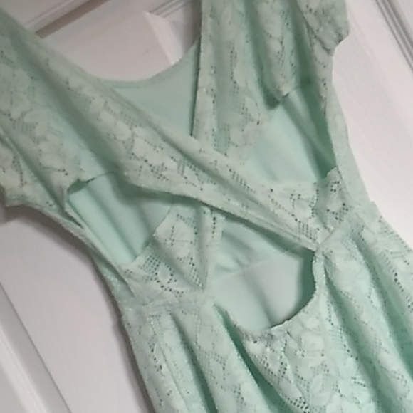 Light green Lacy looking dress - Picture 2 of 3
